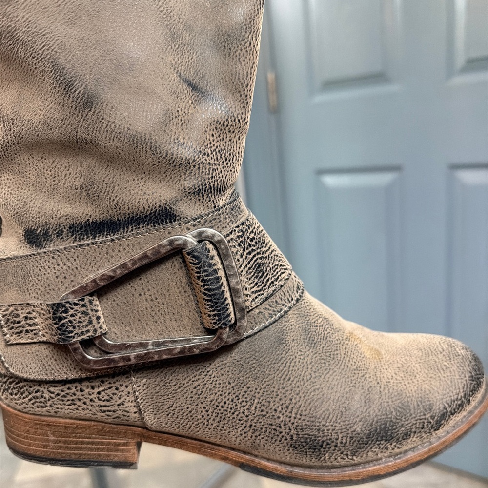 Women's Distressed Moto Boots in Gray